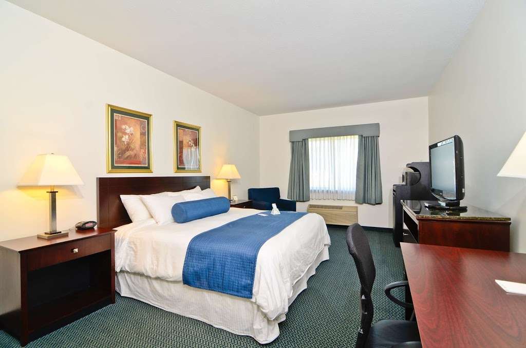 Best Western Plus Gas City | 4936 S Kay Bee Dr, Gas City, IN 46933, USA | Phone: (765) 998-2331