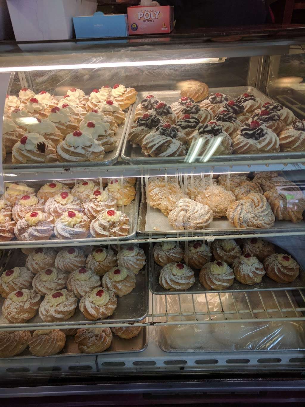 DeLuise Bakery | 1251 Chalkstone Ave, Providence, RI 02908, USA | Phone: (401) 351-5826