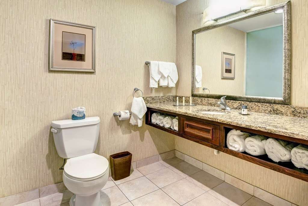 DoubleTree by Hilton Hotel Tinton Falls - Eatontown | 700 Hope Rd, Eatontown, NJ 07724, USA | Phone: (732) 544-9300