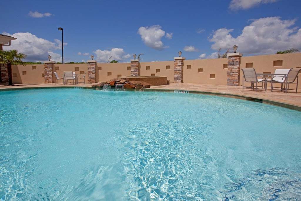 Holiday Inn Express & Suites Houston Space Ctr - Clear Lake | 900 Rogers Ct, Webster, TX 77598, USA | Phone: (281) 316-9750