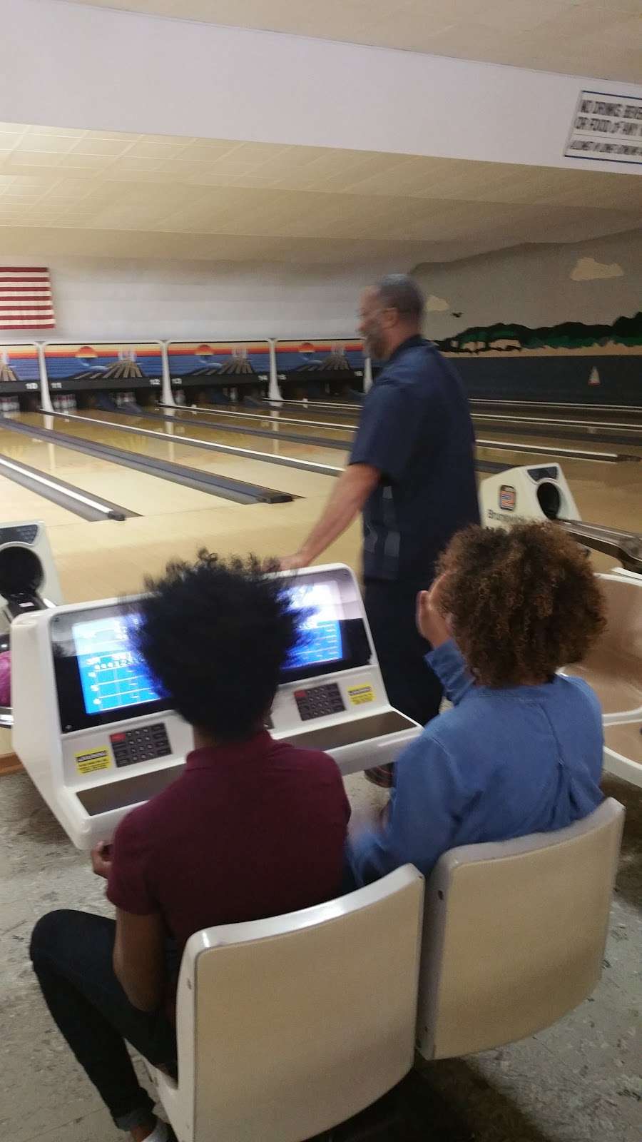 Lakeshore Lanes | 6201 Red Arrow Hwy, Stevensville, MI 49127, USA | Phone: (269) 429-5421