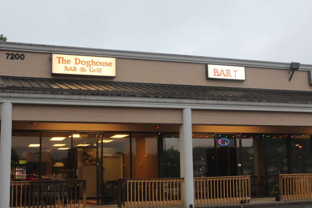 The Doghouse Bar and Grill | 7200 Albemarle Rd l, Charlotte, NC 28227, USA | Phone: (980) 938-6838