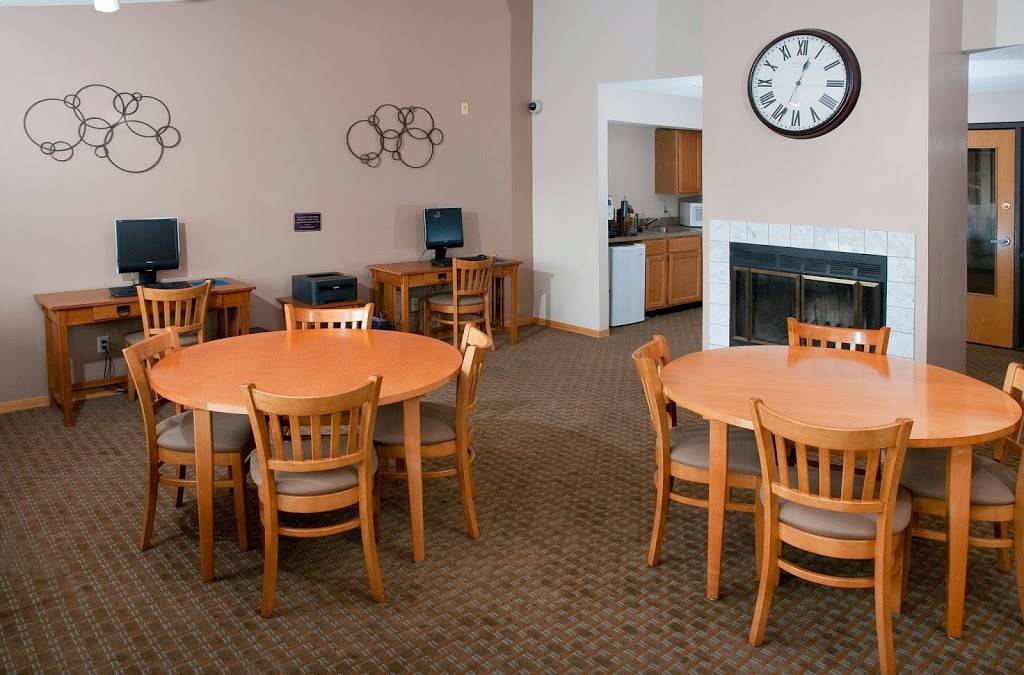 Parkside Apartments at Medicine Lake | 12105 41st Ave N, Plymouth, MN 55441, USA | Phone: (763) 553-7977