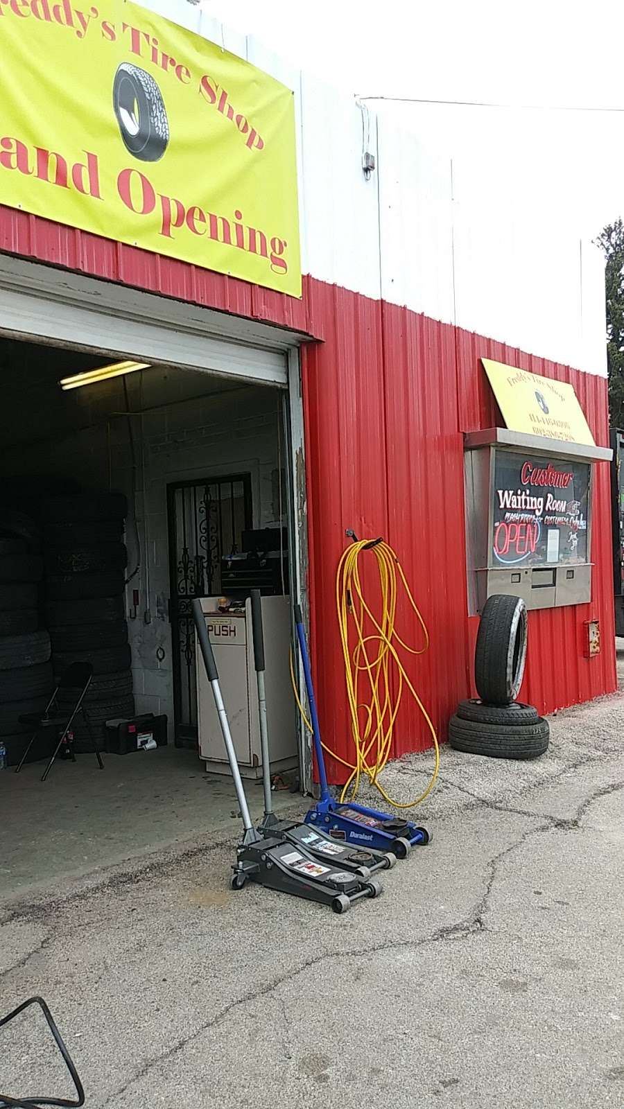 Freddy´s tire shop | 801 W Burleigh St, Milwaukee, WI 53206, USA | Phone: (224) 426-1263
