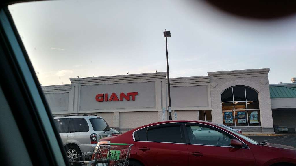 Giant Plaza | 833 W Trenton Ave, Morrisville, PA 19067, USA