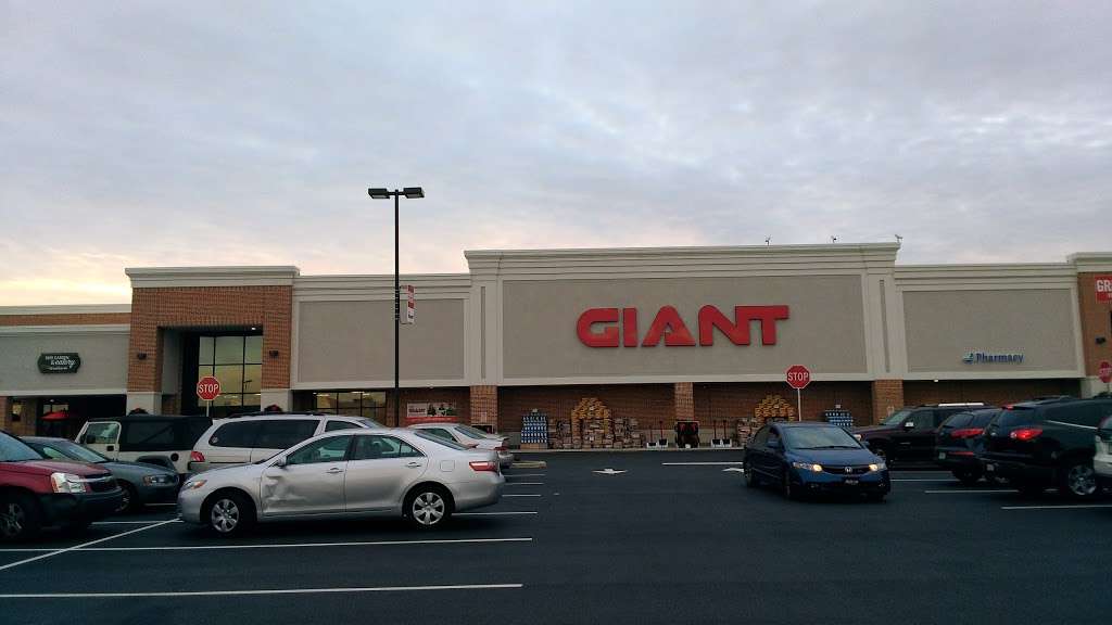 GIANT Food Stores | 4930 Edgmont Ave, Brookhaven, PA 19015 | Phone: (610) 876-6445