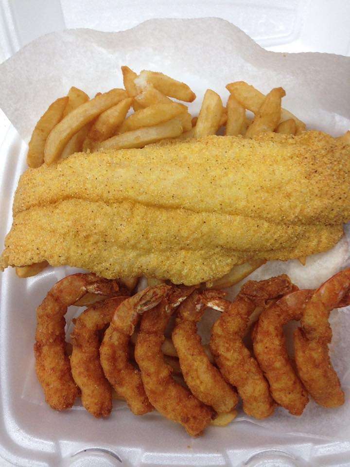 Super shark’s Fish Nd Chicken 84th St Michigan Rd . | 8421 N Michigan Rd, Indianapolis, IN 46268, USA | Phone: (463) 202-2960