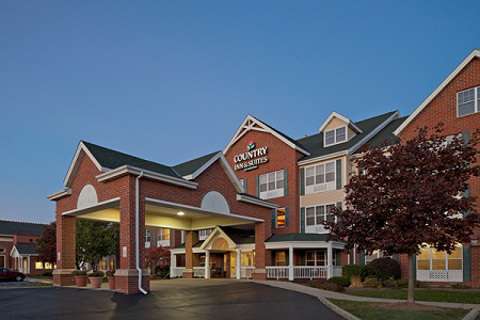 Country Inn & Suites by Radisson, Milwaukee West (Brookfield), W | 1250 S Moorland Rd, Brookfield, WI 53005, USA | Phone: (262) 782-1400