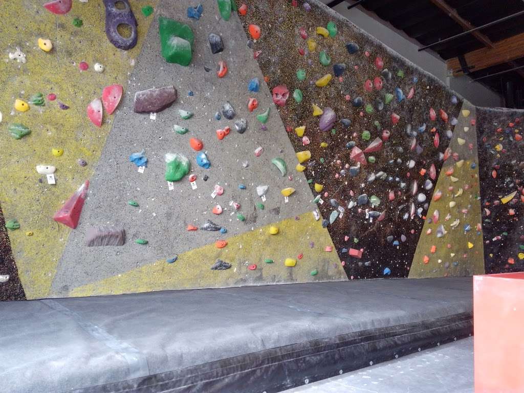 Hangar 18 Indoor Climbing Gym - Mission Viejo | 23812 Vía Fabricante A4, Mission Viejo, CA 92691 | Phone: (949) 454-8043