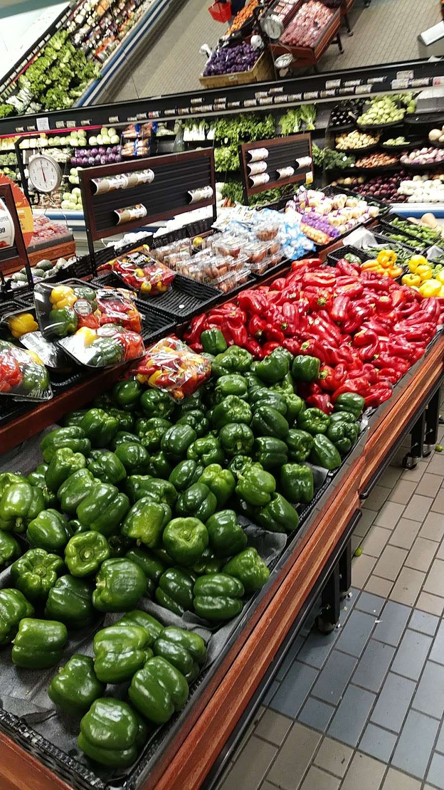 ShopRite of Norwalk in Connecticut & Scribner Aves, Norwalk, CT 06850, USA