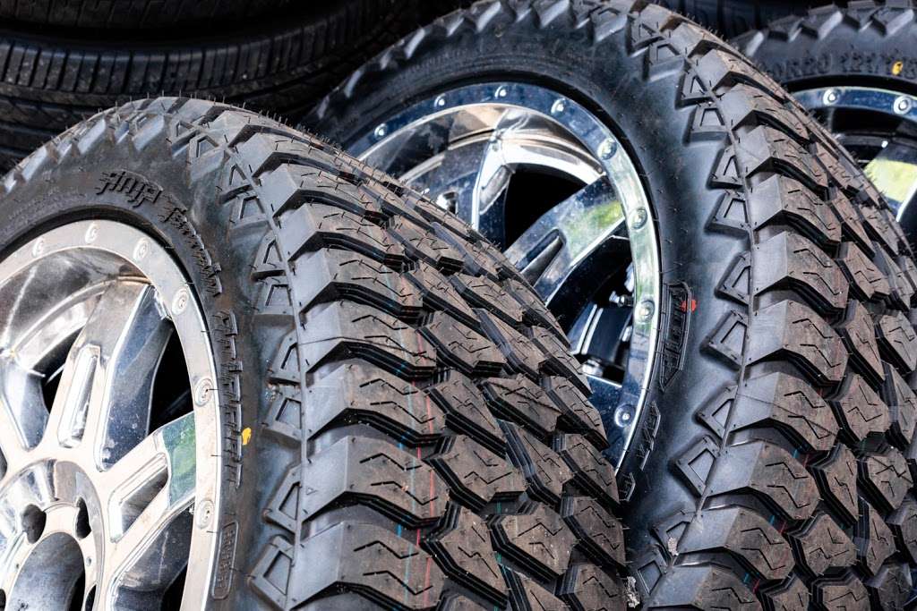 Chihuahua Tire & Rims - Elgin | 533 N State St, Elgin, IL 60123 | Phone: (847) 888-9091