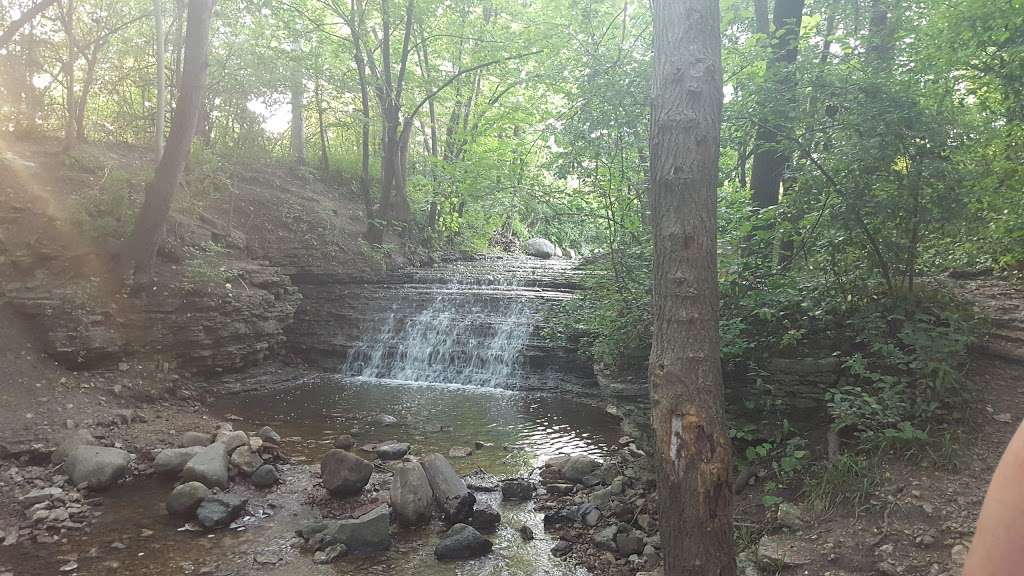 Blackhawk Waterfall | River Bend Bike Trail, South Elgin, IL 60177, USA