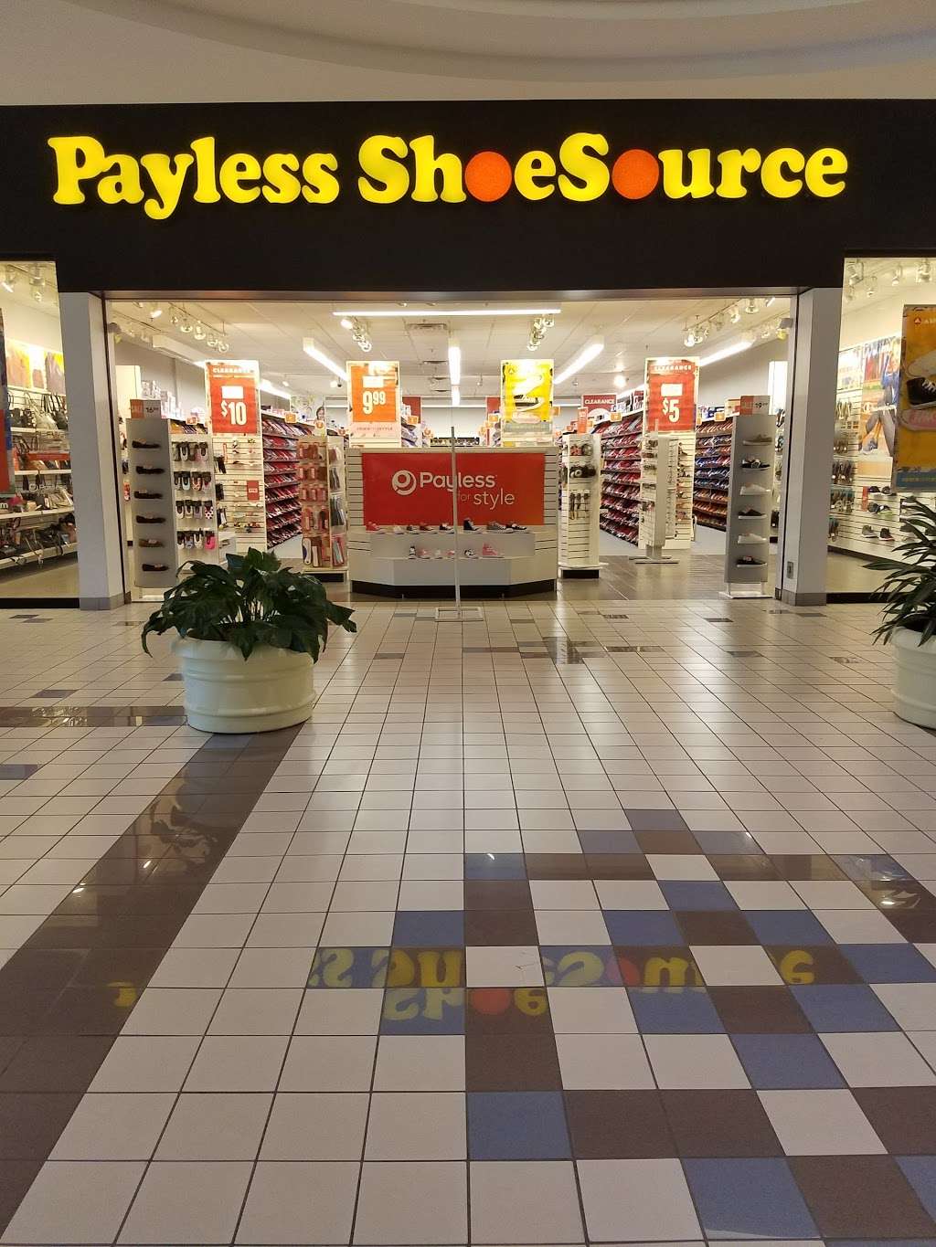 payless fairlane mall