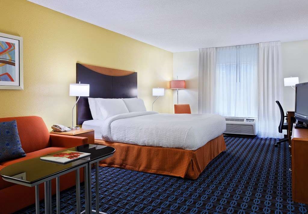 Fairfield Inn & Suites by Marriott Charlotte Arrowood | 7920 Arrowridge Blvd, Charlotte, NC 28273, USA | Phone: (704) 319-5100