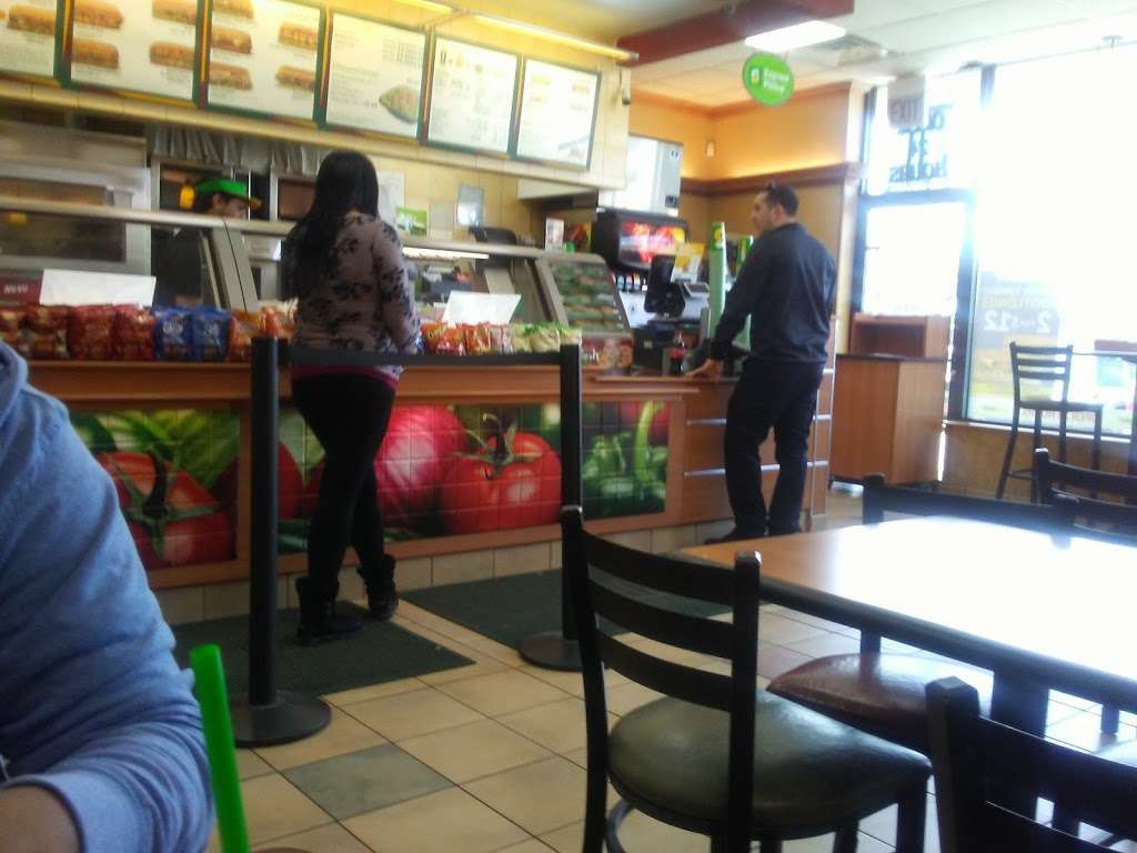 Subway Restaurants | 2811 S Kedzie Ave, Chicago, IL 60623, USA | Phone: (773) 579-1300