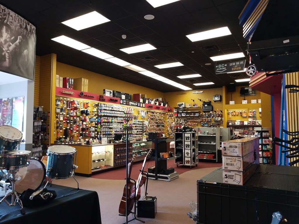 Guitar Center | 3001 Shoppes Blvd #3000, Moosic, PA 18507, USA | Phone: (570) 343-0600