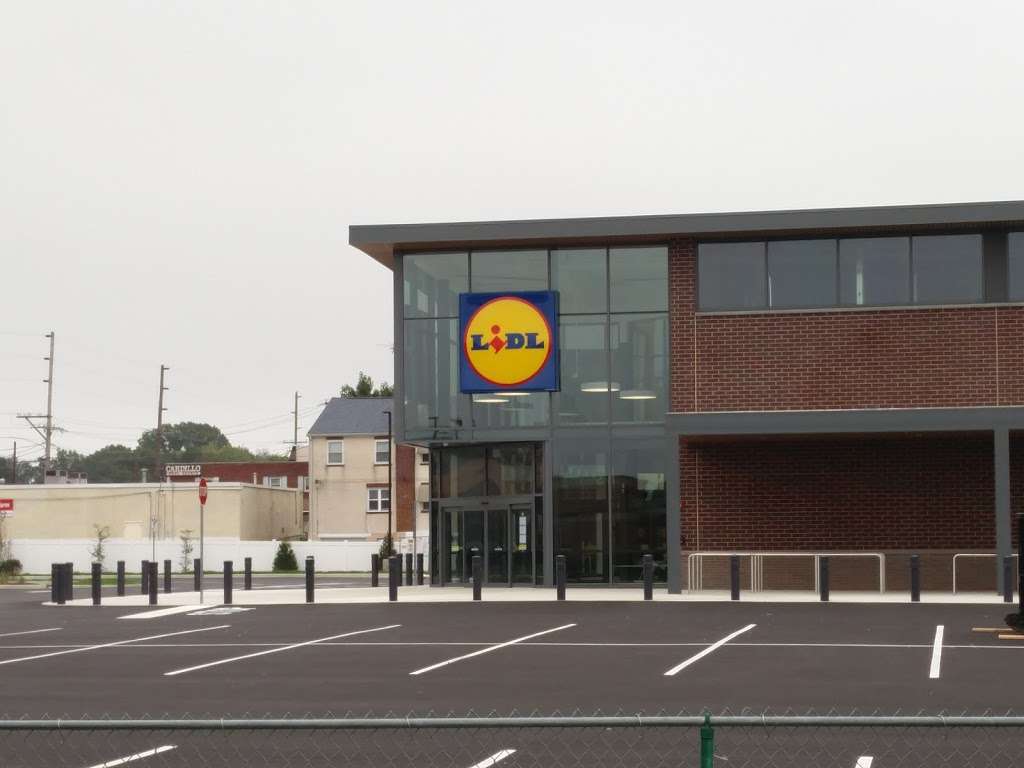 Lidl Store | 420 MacDade Boulevard, Folsom, PA 19033, USA