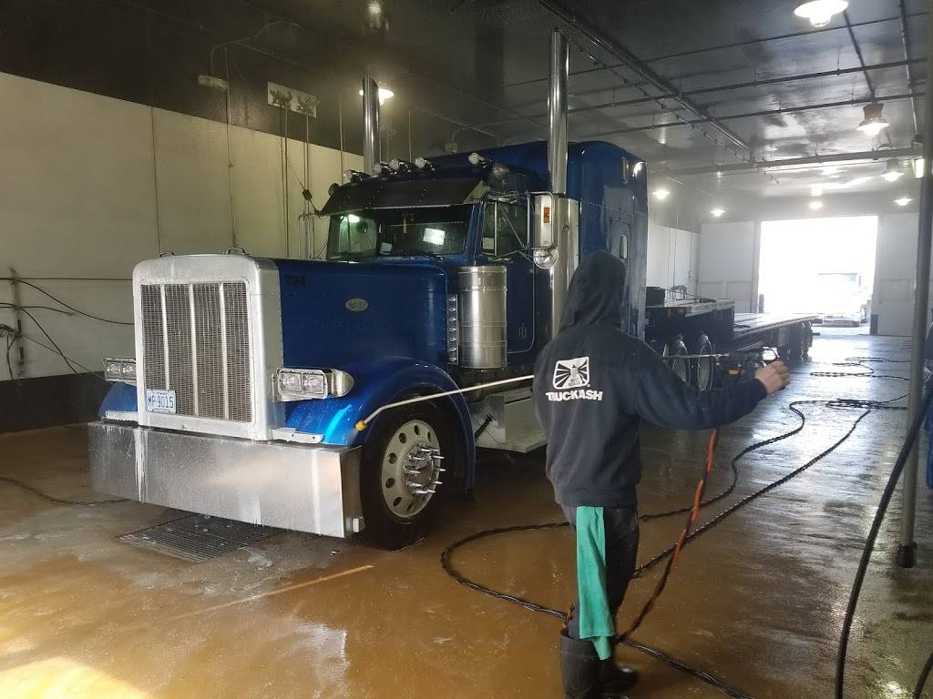 Blue Beacon Truck Wash of Council Bluffs, IA | 2608 S 24th St, I-80 Exit 1B, Council Bluffs, IA 51501, USA | Phone: (712) 322-7484