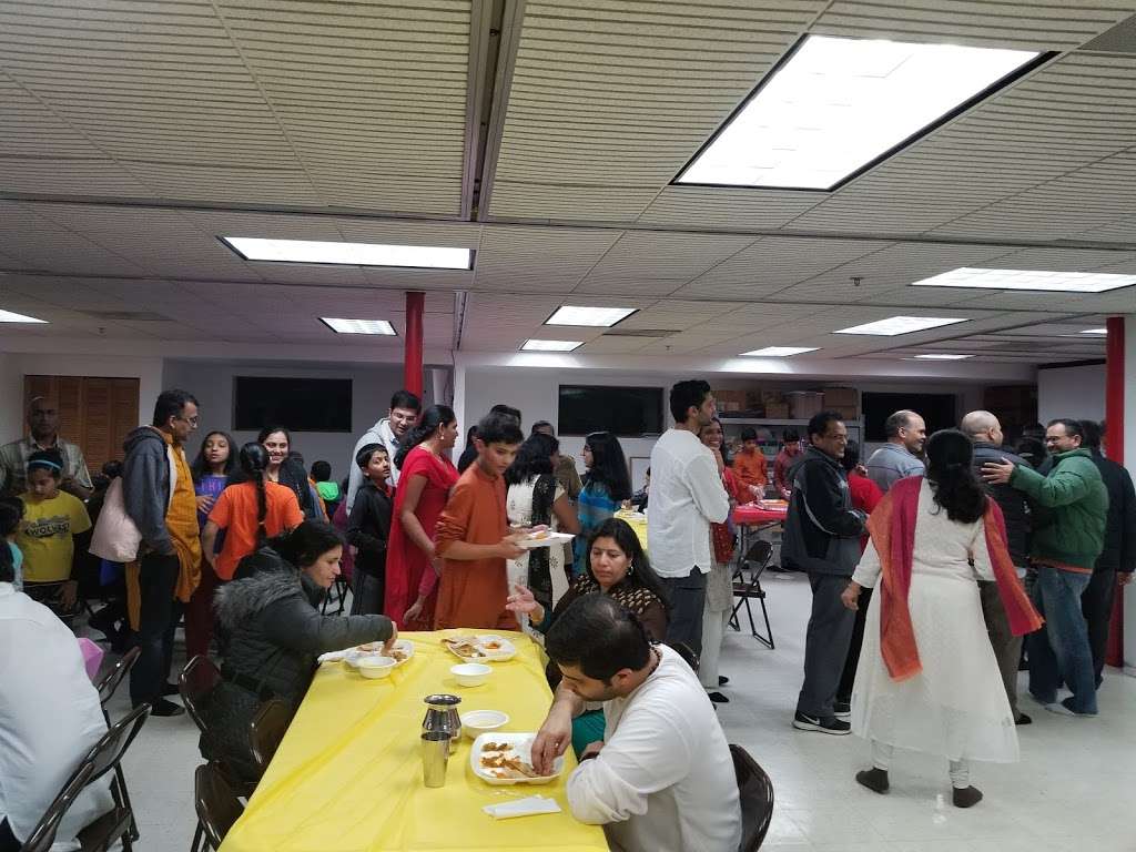 Chinmaya Mission Chicago- Badri | 11S080 Kingery Hwy, Willowbrook, IL 60527, USA | Phone: (630) 654-3370