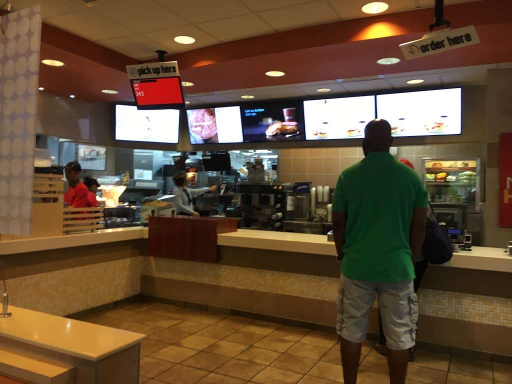 McDonalds | 2351 Palm Ave, Miramar, FL 33025, USA | Phone: (954) 442-6033