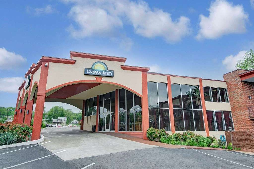 Days Inn by Wyndham Kansas City | 5100 E Linwood Blvd, Kansas City, MO 64128 | Phone: (816) 787-1045