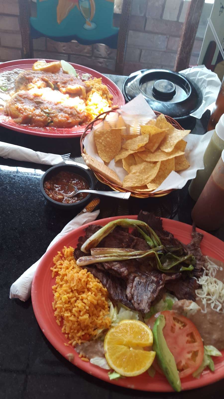 El Azteca (Armitage) | 4158 W Armitage Ave, Chicago, IL 60639, USA | Phone: (773) 486-1424