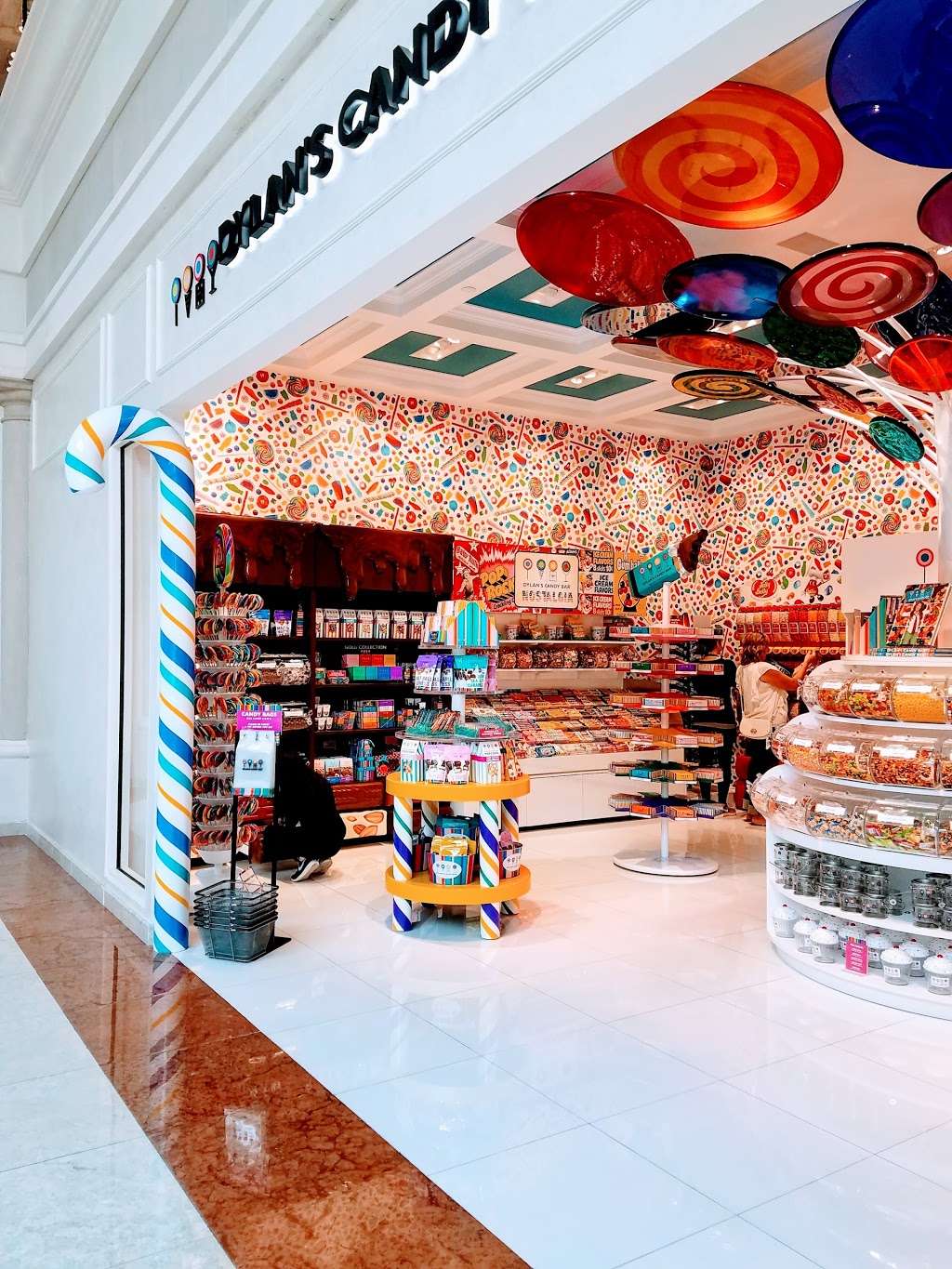 Dylans Candy Bar | 1200 N Milwaukee Ave, 1st Floor, Glenview, IL 60025, USA | Phone: (847) 544-2865