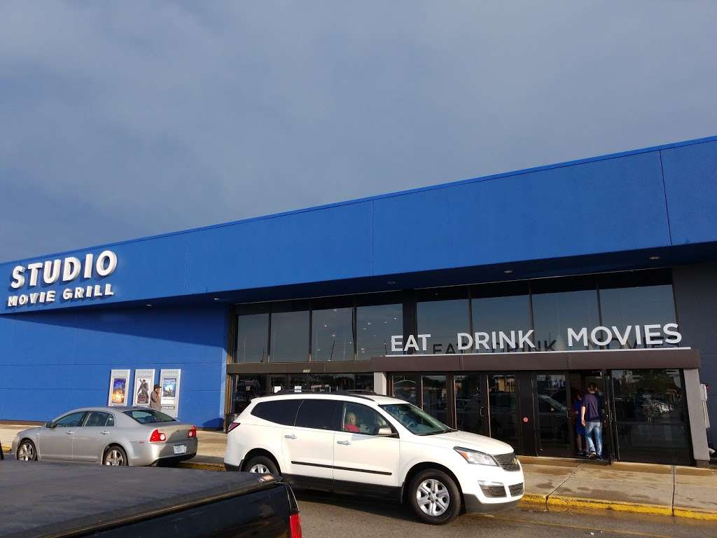 Studio Movie Grill College Park | 3535 W 86th St, Indianapolis, IN 46268, USA | Phone: (317) 876-3331