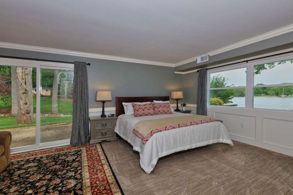 Lake Norman Bed n Breakfast | 187 Woodstream Cir, Mooresville, NC 28117, USA | Phone: (704) 651-5910