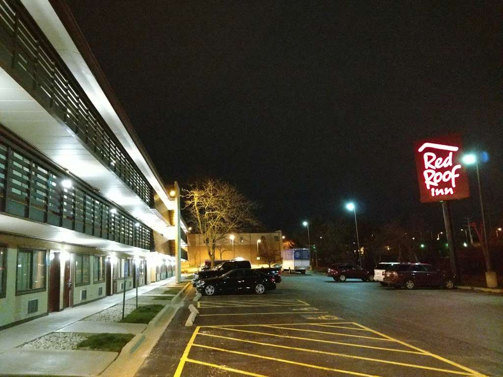 Red Roof Inn Chicago - Northbrook/Deerfield | 340 S Waukegan Rd, Deerfield, IL 60015, USA | Phone: (847) 205-1755