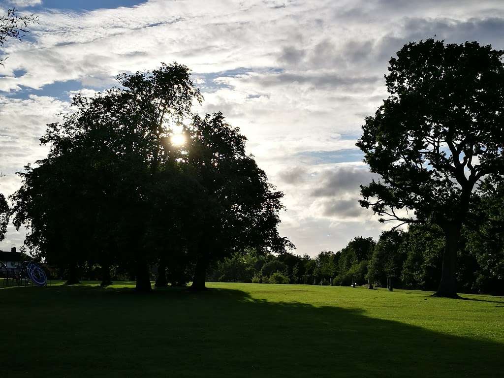 Mill Hill Old Railway nature Reserve | Edgware HA8 9FA, UK