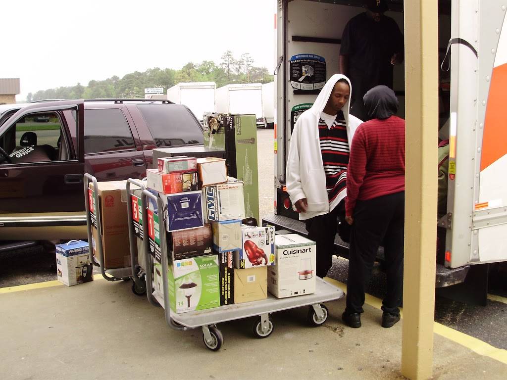 U-Haul Moving & Storage at Dupont | 5210 Jefferson Davis Hwy, Richmond, VA 23234, USA | Phone: (804) 275-9488