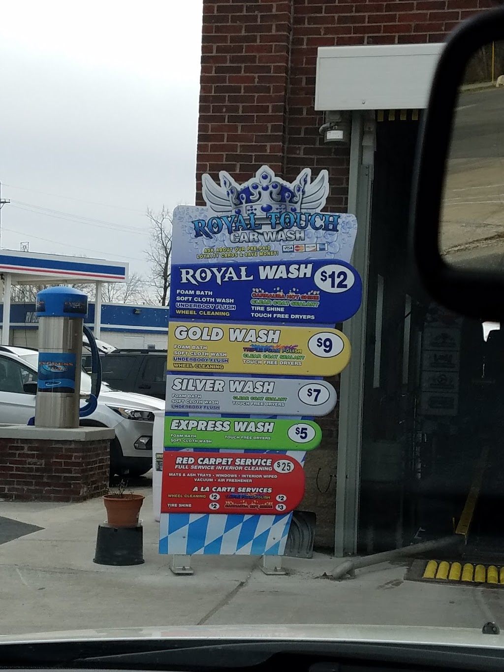 Royal Touch Car Wash | 4350 W Jefferson Ave, Trenton, MI 48183, USA | Phone: (734) 672-6101