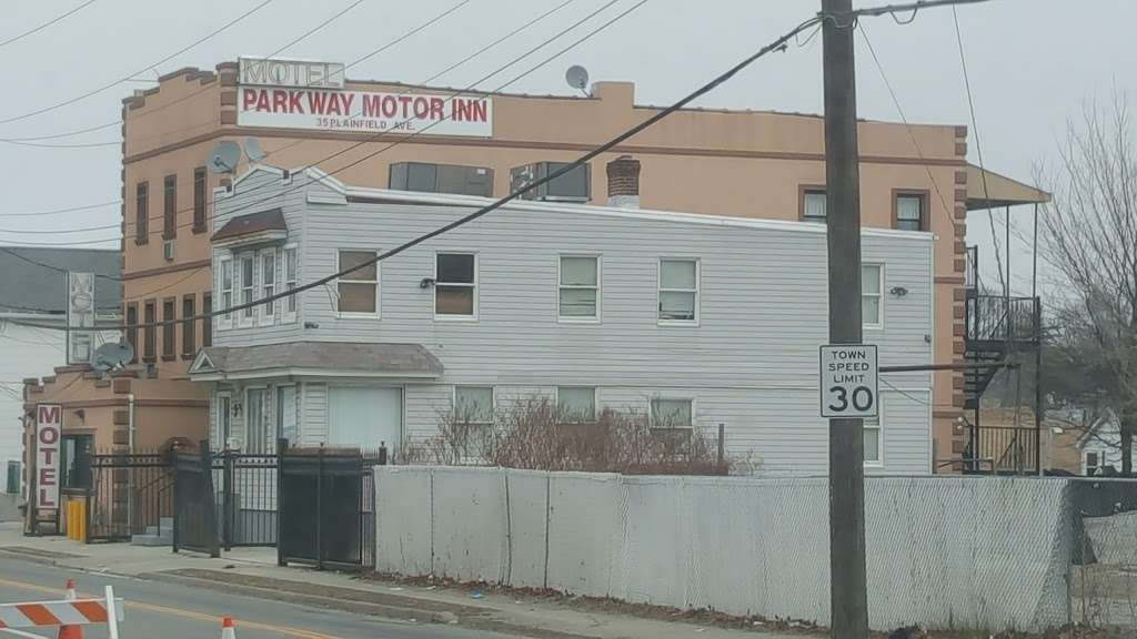 Parkway Motor Inn | 35 Plainfield Ave, Elmont, NY 11003, USA | Phone: (516) 355-2020