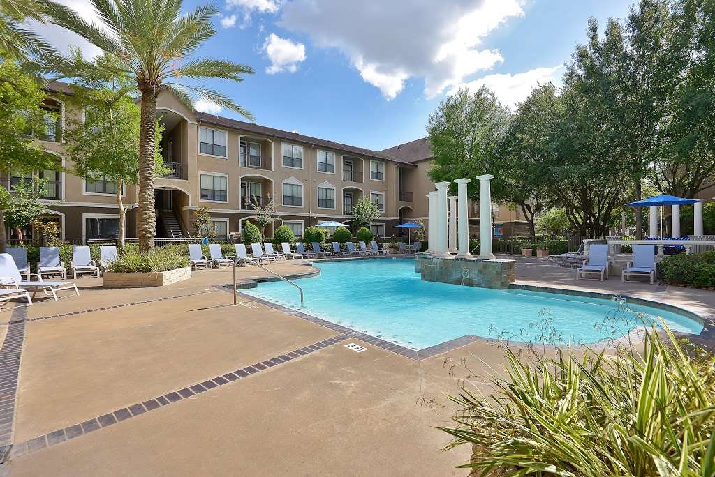 Milano Apartments | 2500 Woodland Park Dr, Houston, TX 77077, USA | Phone: (281) 752-0752