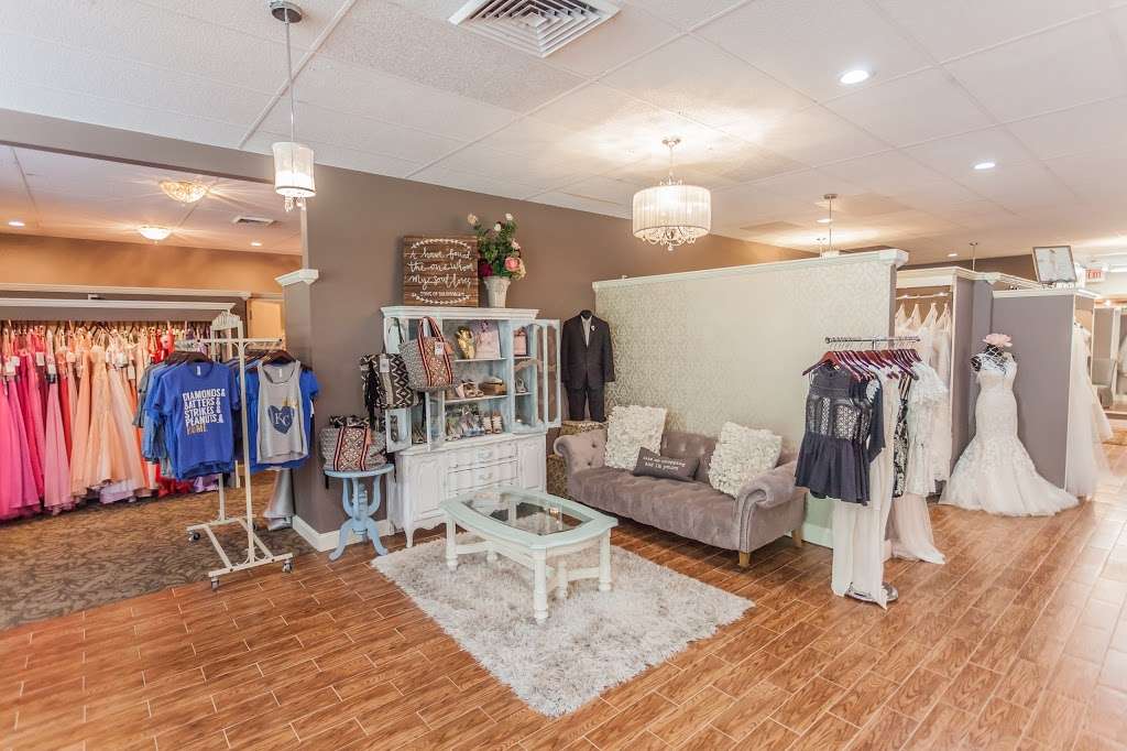 Stephanies Bridal Boutique | 18675 East 39th St S, Independence, MO 64057 | Phone: (816) 795-6866