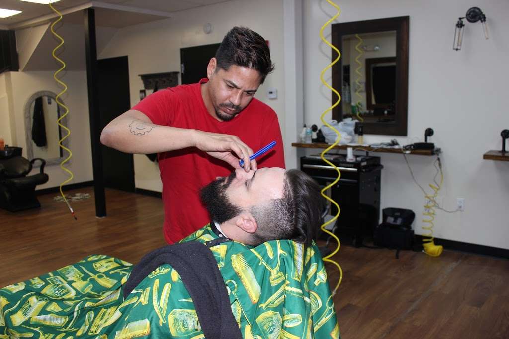 Vintage Blades Barbershop | 916 E Osceola Pkwy, Kissimmee, FL 34744, USA | Phone: (407) 910-4633