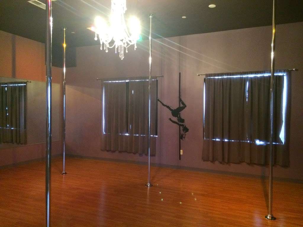 Tease Dance & Fitness | 4014 Fox Valley Center Dr, Aurora, IL 60504, USA | Phone: (630) 270-3311