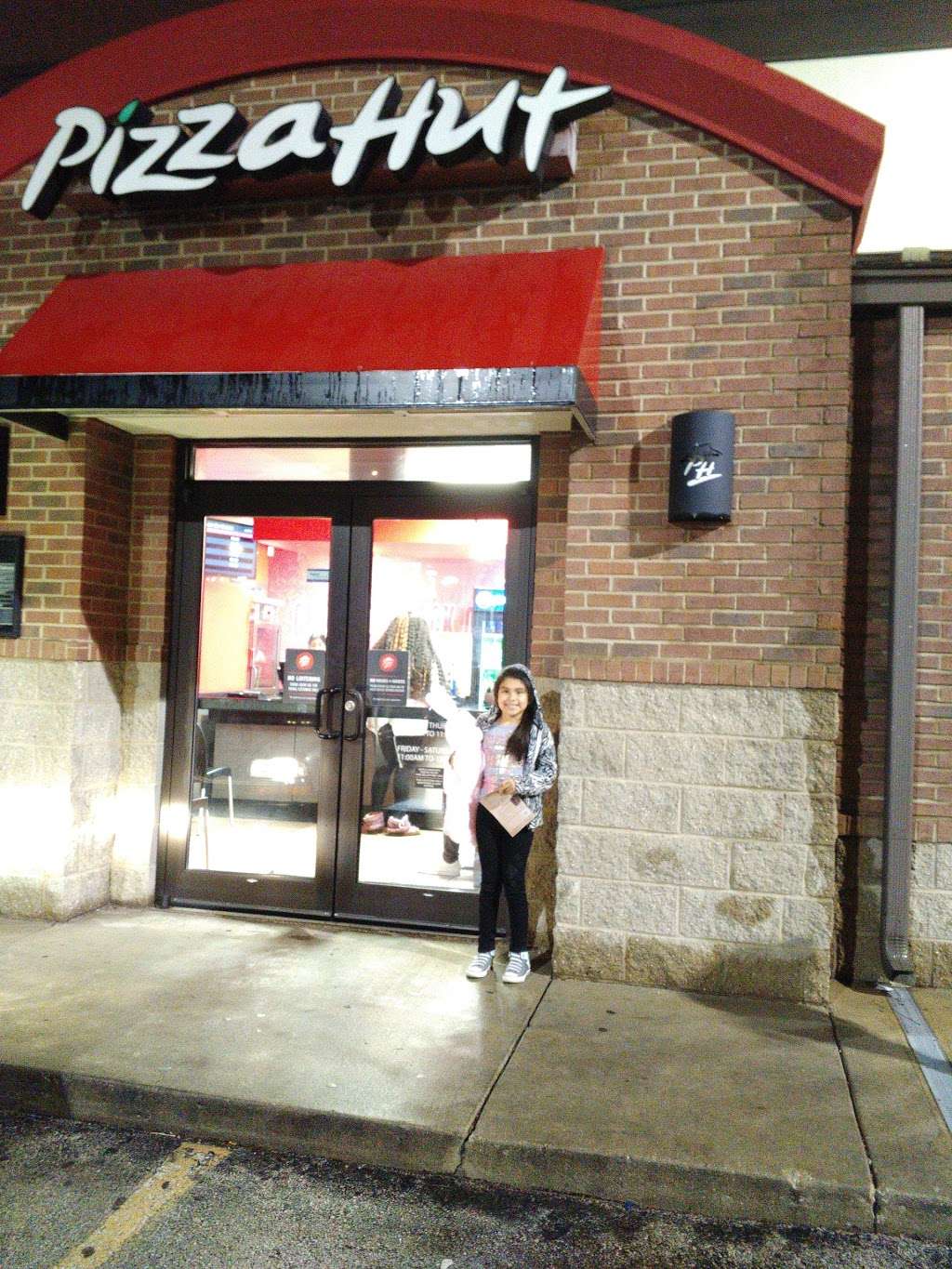 Pizza Hut | 2042 W 47th St, Chicago, IL 60609, USA | Phone: (773) 376-4700
