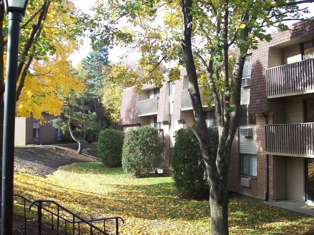 Bainbridge Apartments | 363 Simmonsville Ave, Johnston, RI 02919, USA | Phone: (401) 946-3010