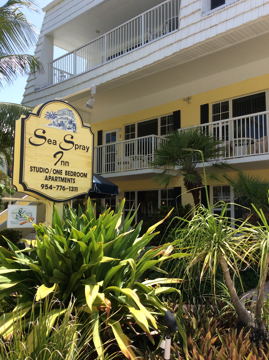 Sea Spray Inn | 4301 El Mar Dr, Fort Lauderdale, FL 33308, USA | Phone: (954) 776-1311