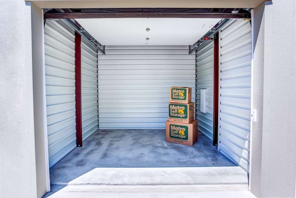 Metro Self Storage | 2021 Waukegan Rd, Deerfield, IL 60015, USA | Phone: (847) 607-1149