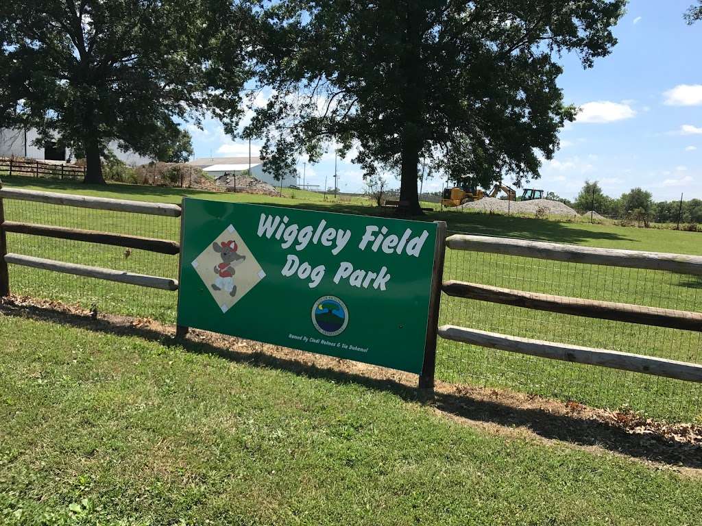 Wiggly Field Dog Park | Richmond, MO 64085, USA