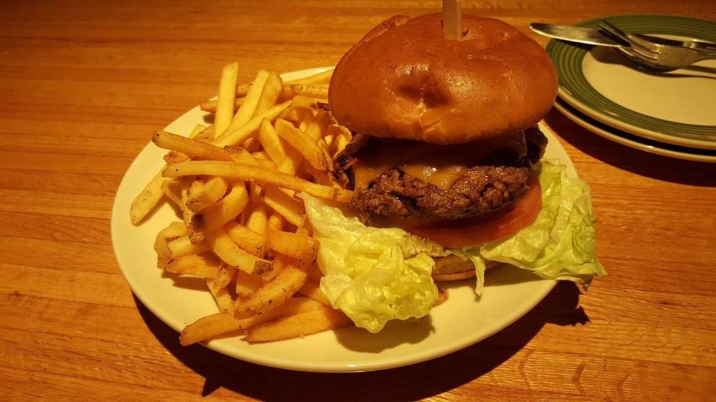 Applebees Grill + Bar | 18 Saw Mill River Rd, Hawthorne, NY 10532, USA | Phone: (914) 345-1555