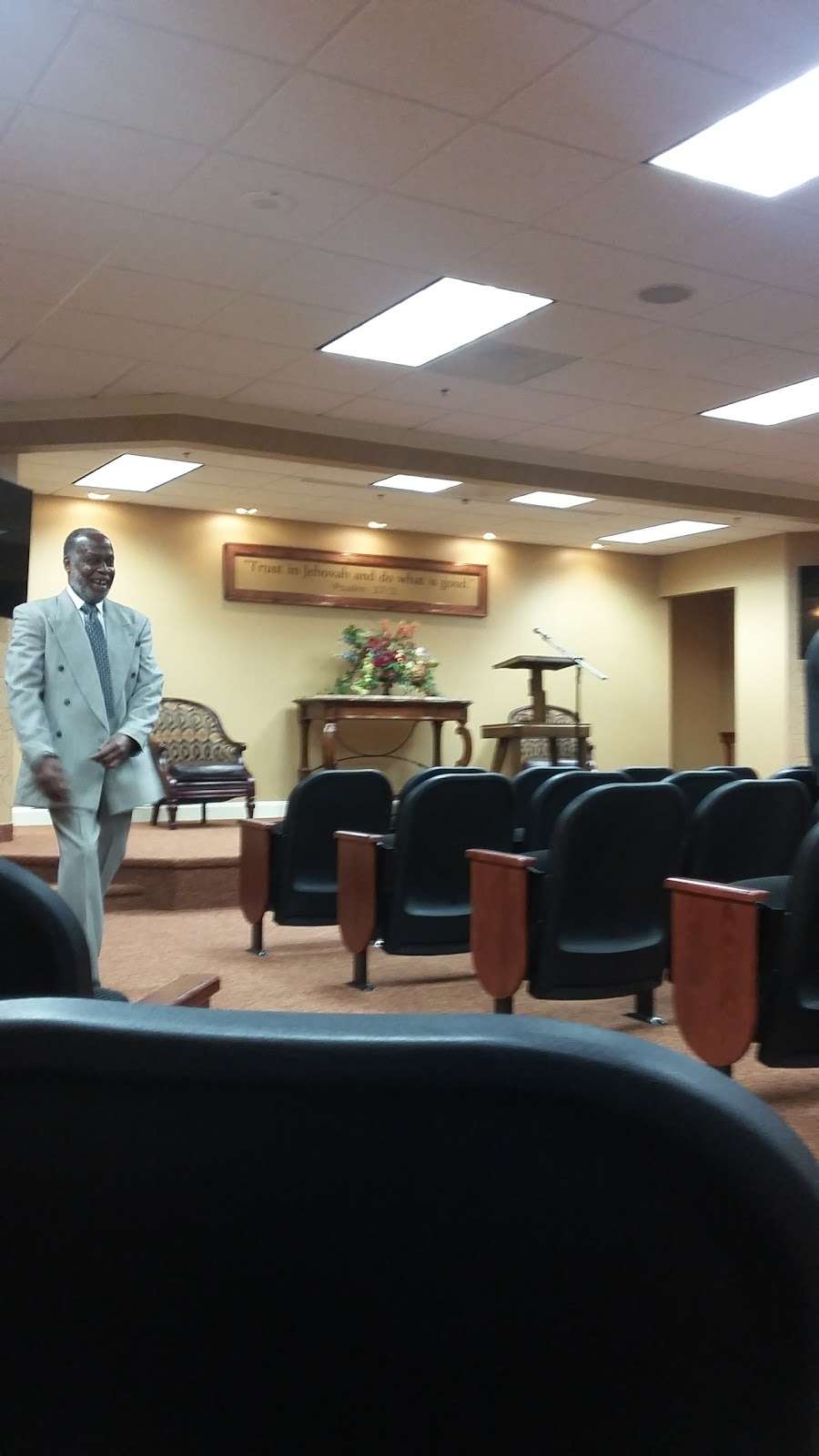 Kingdom Hall of Jehovahs Witnesses | 713 Cabin Branch Ln, Linthicum Heights, MD 21090 | Phone: (410) 590-4322