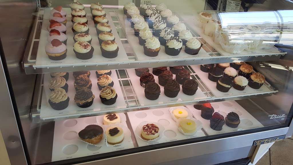 Lark Cake Shop Pasadena | 1355 N Hill Ave, Pasadena, CA 91104, USA | Phone: (626) 798-1031