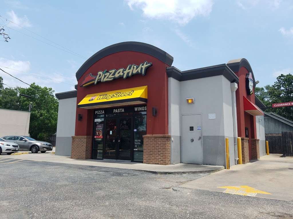 Pizza Hut, 2018 Gessner Rd, Houston, TX 77080