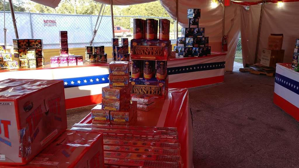 Fireworks | 2250 W Orange Blossom Trail, Apopka, FL 32712, USA | Phone: (386) 589-5926