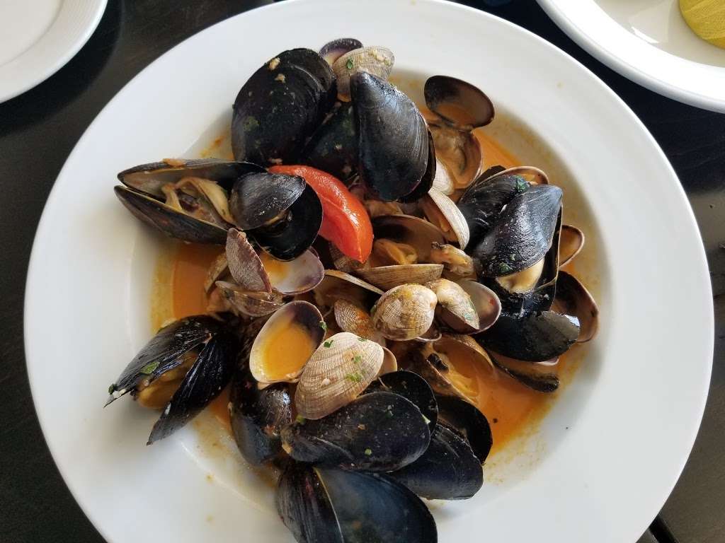 Boathouse on the Bay | 190 N Marina Dr, Long Beach, CA 90803, USA | Phone: (562) 493-1100