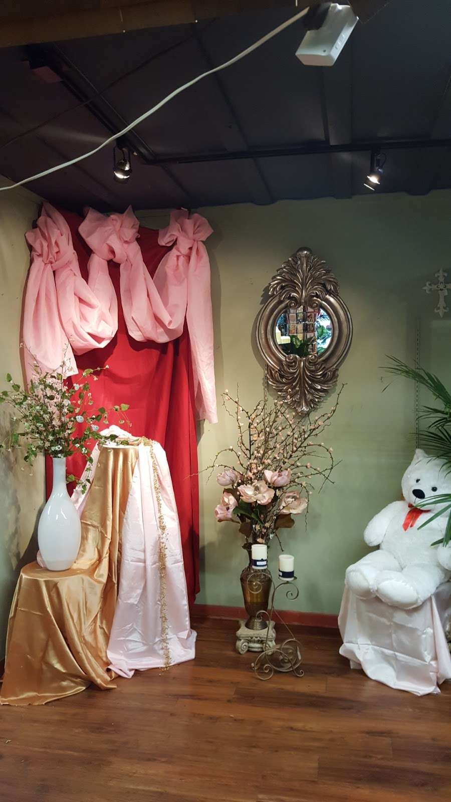 Angleton Flower & Gift Shop | 505 N Velasco St, Angleton, TX 77515, USA | Phone: (979) 849-5792